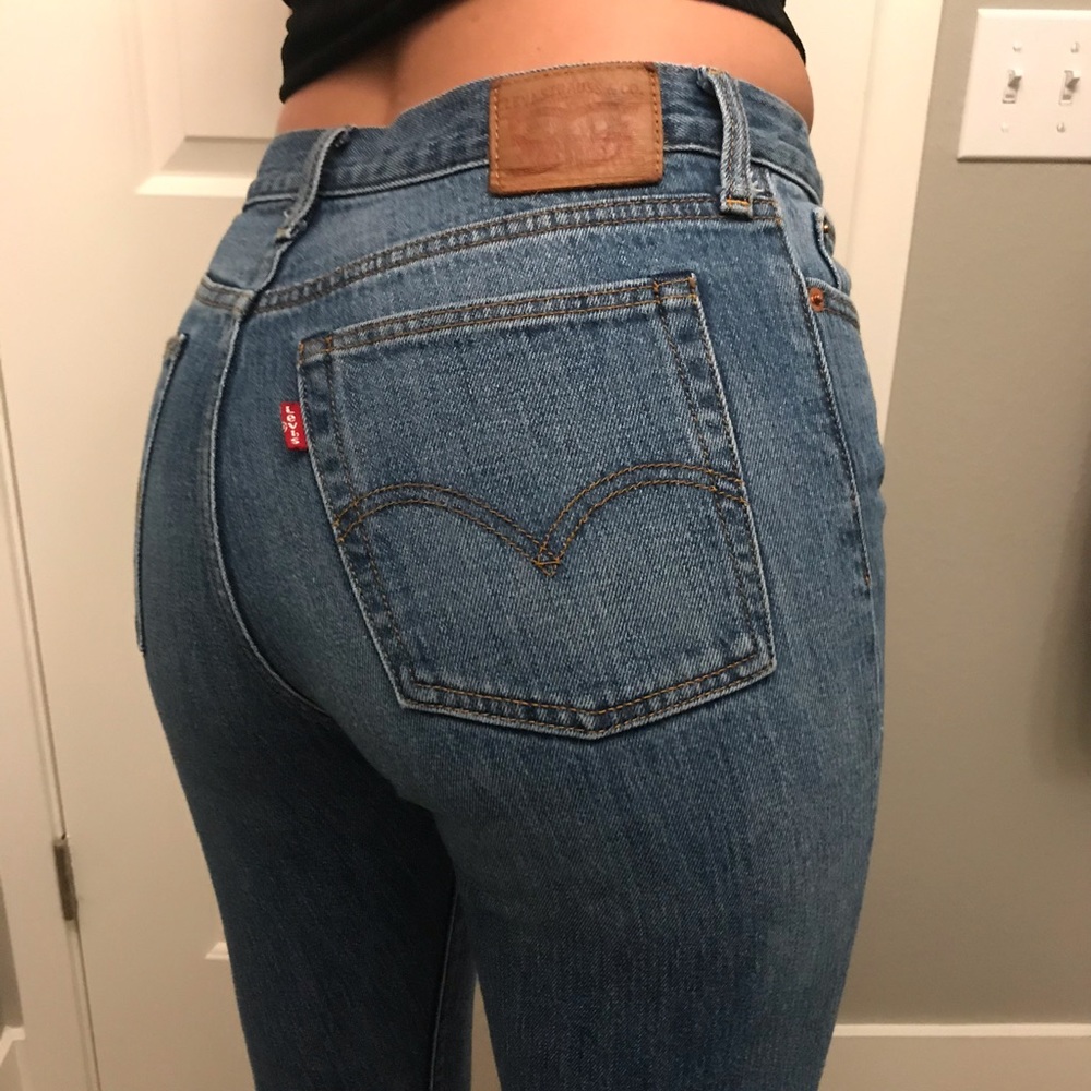 Levi’s Wedgie Fit Jeans Size 28